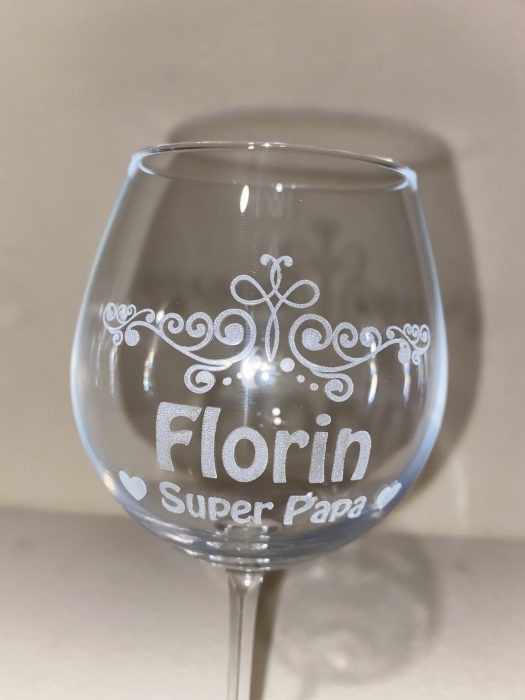 415F8A3E-B24B-4876-8CB5-92AEB150E6D4 Verre à vin personnalisé. Verre gravé pour anniversaire et mariage – Image 11