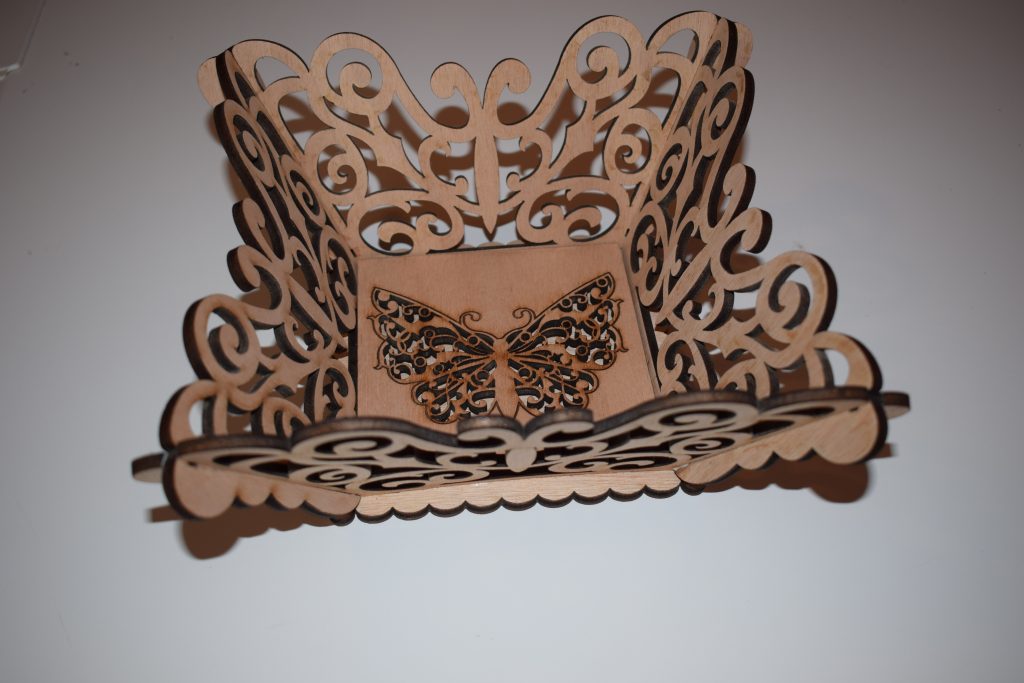 Panier. Décor papillon.