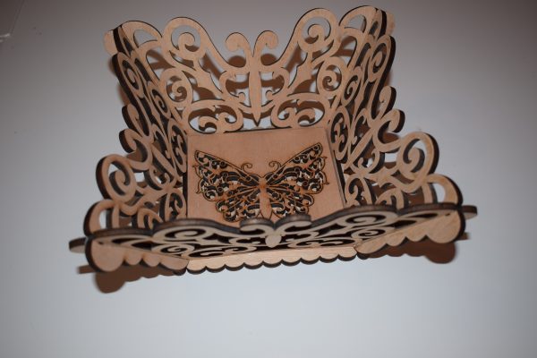 Panier. Décor papillon.