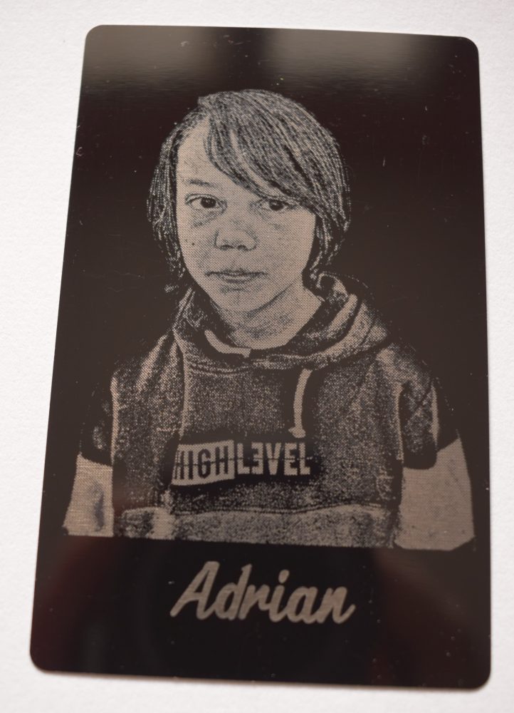 Portait gravée sur plaque aluminium Portait gravée sur plaque alu