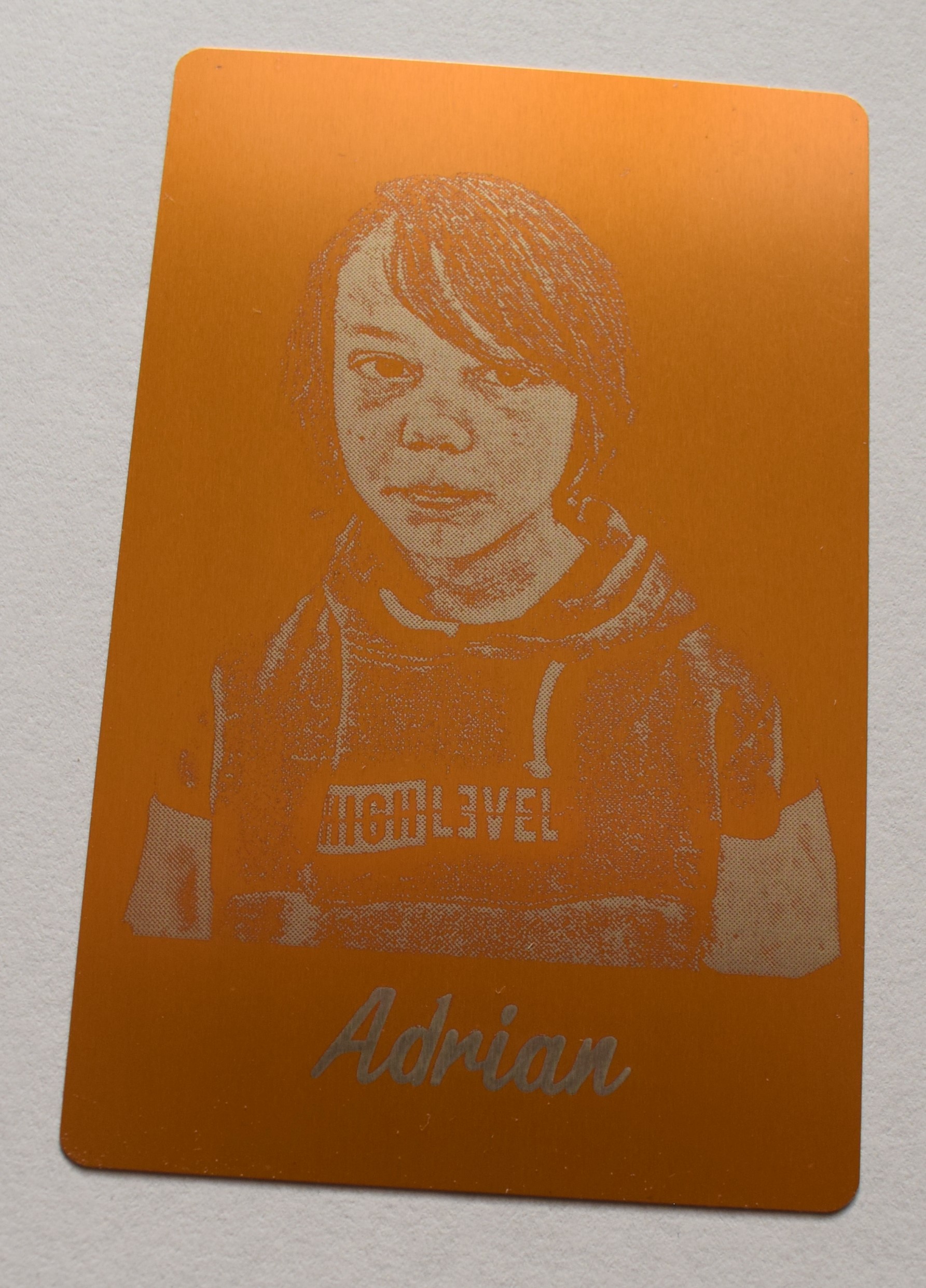 Portait gravée sur plaque aluminium Portait gravée sur plaque alu