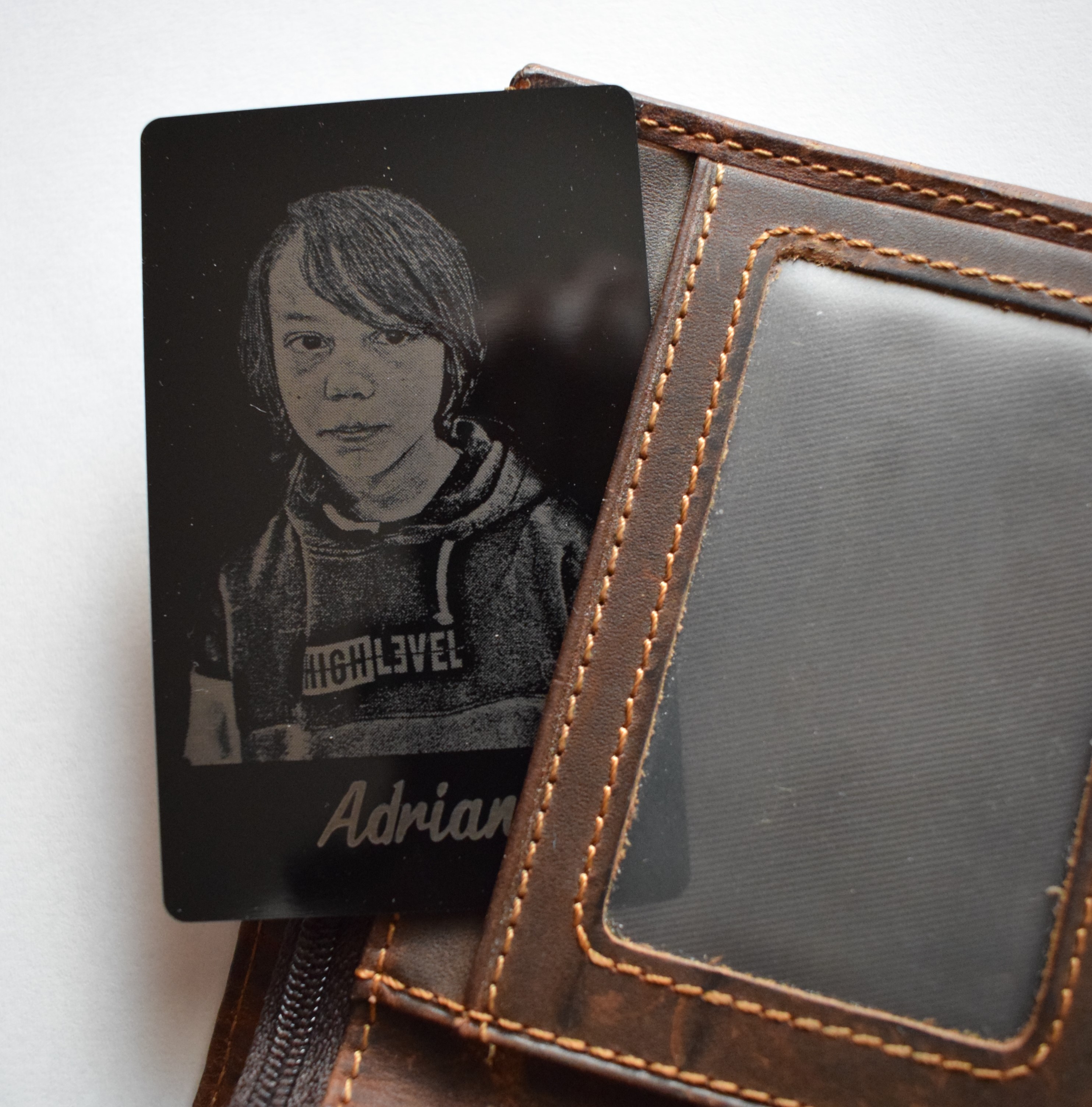 Portait gravée sur plaque aluminium Portait gravée sur plaque alu