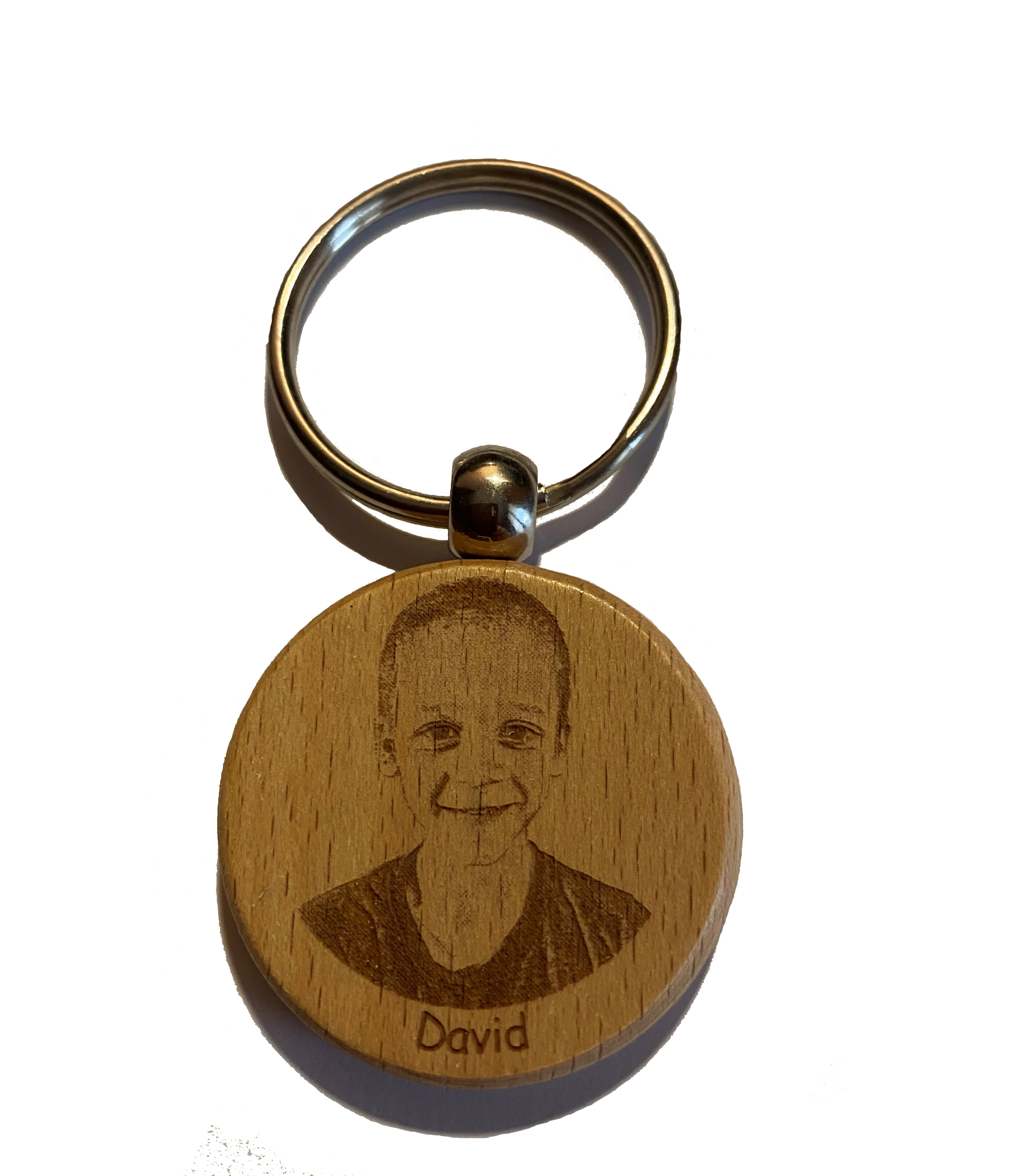 Porte clés avec photo et texte personnalisable gravés dans le bois